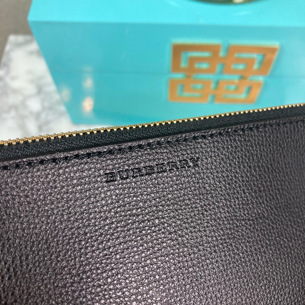 NWT Burberry Black Haymarket Leather Pouch Wristlet - Picture 2 of 7